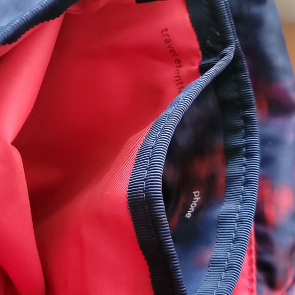 Lululemon multicolor om crossbody bag - Picture 4 of 8